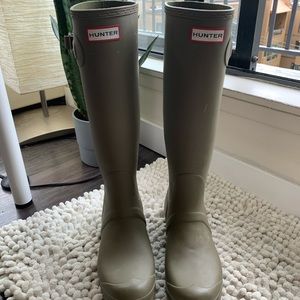 Hunter Rain boots army green